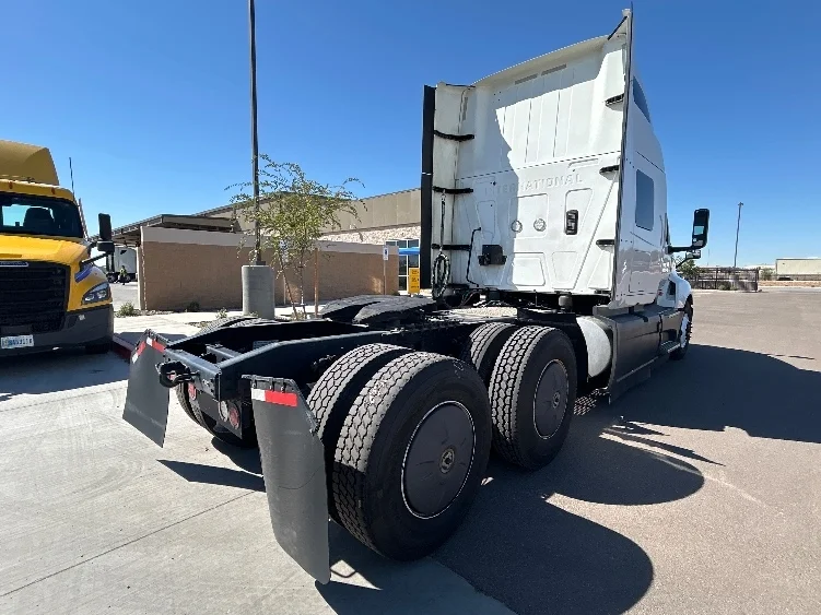 2023 International LT - image 7