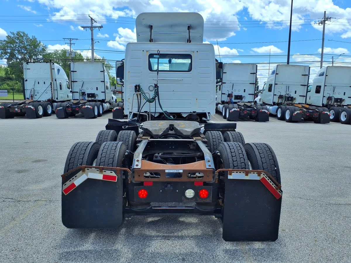 2019 Volvo VNL 860 in Cleveland, OH — photo 5