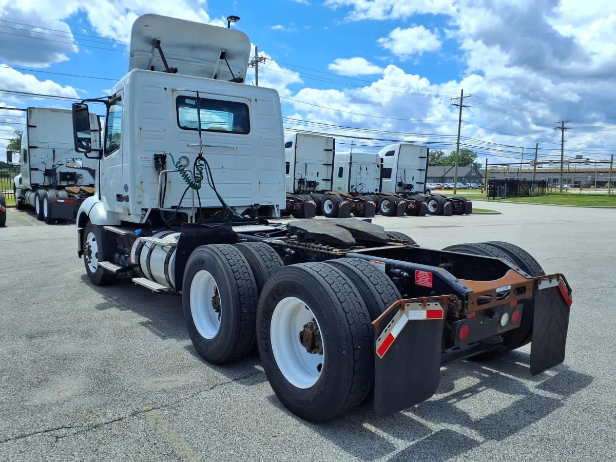 2019 Volvo VNL 860 in Cleveland, OH — photo 6