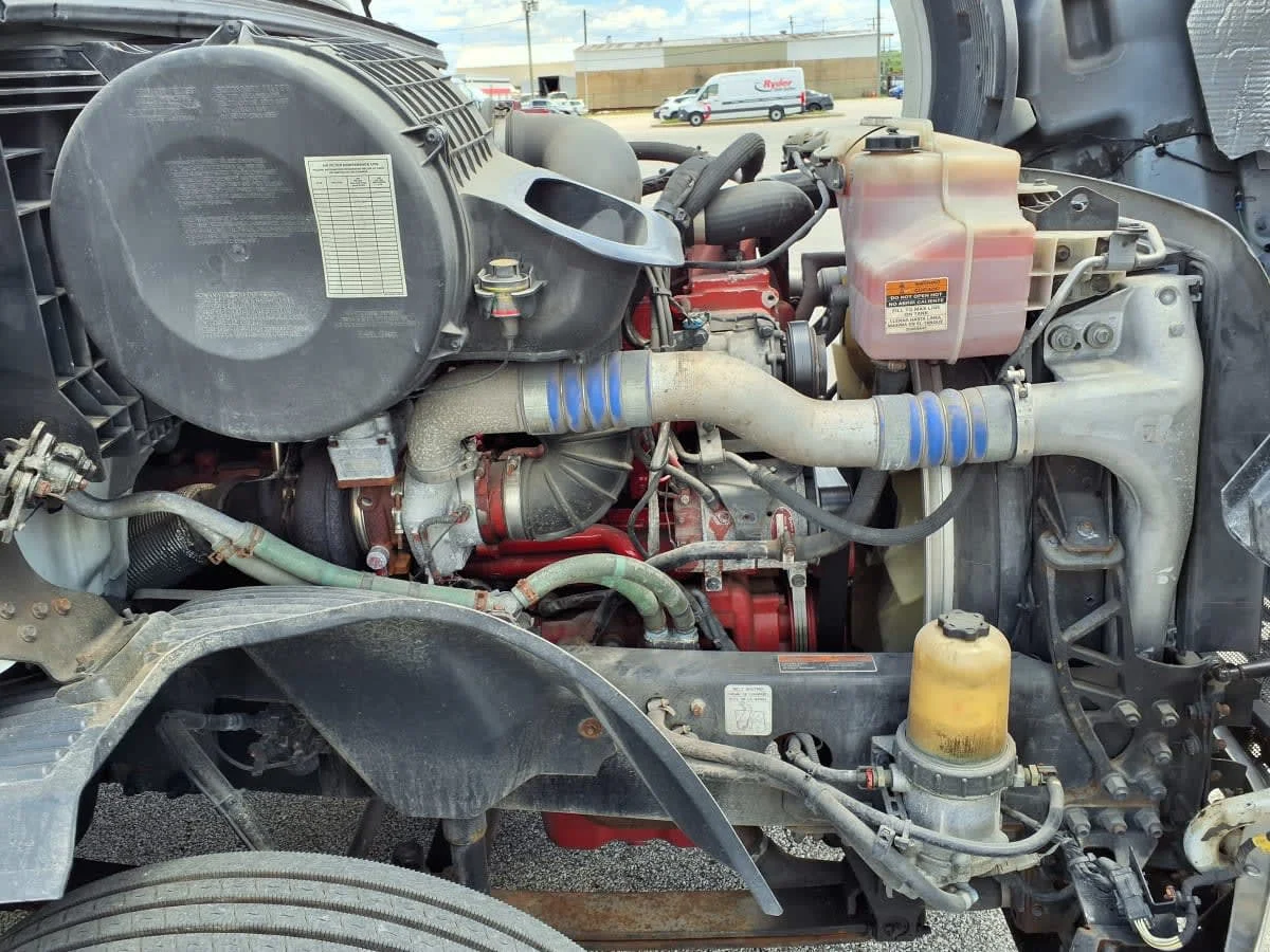 2019 Volvo VNL 860 in Cleveland, OH — photo 9