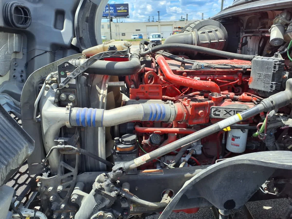 2019 Volvo VNL 860 in Cleveland, OH — photo 8