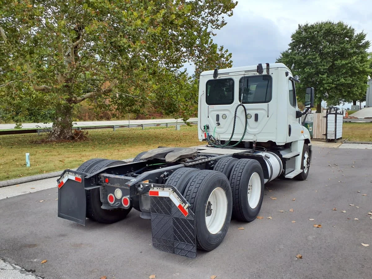 2018 Freightliner Cascadia - image 4