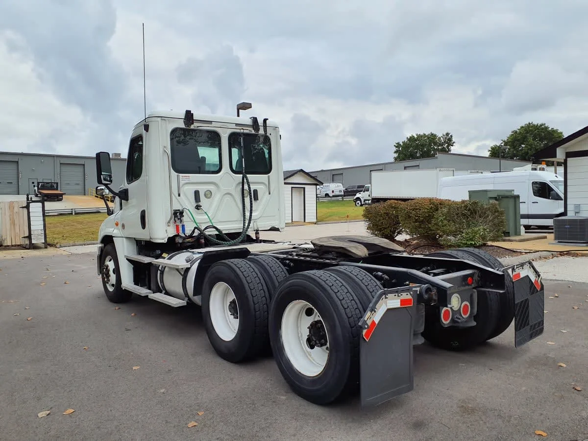 2018 Freightliner Cascadia - image 6