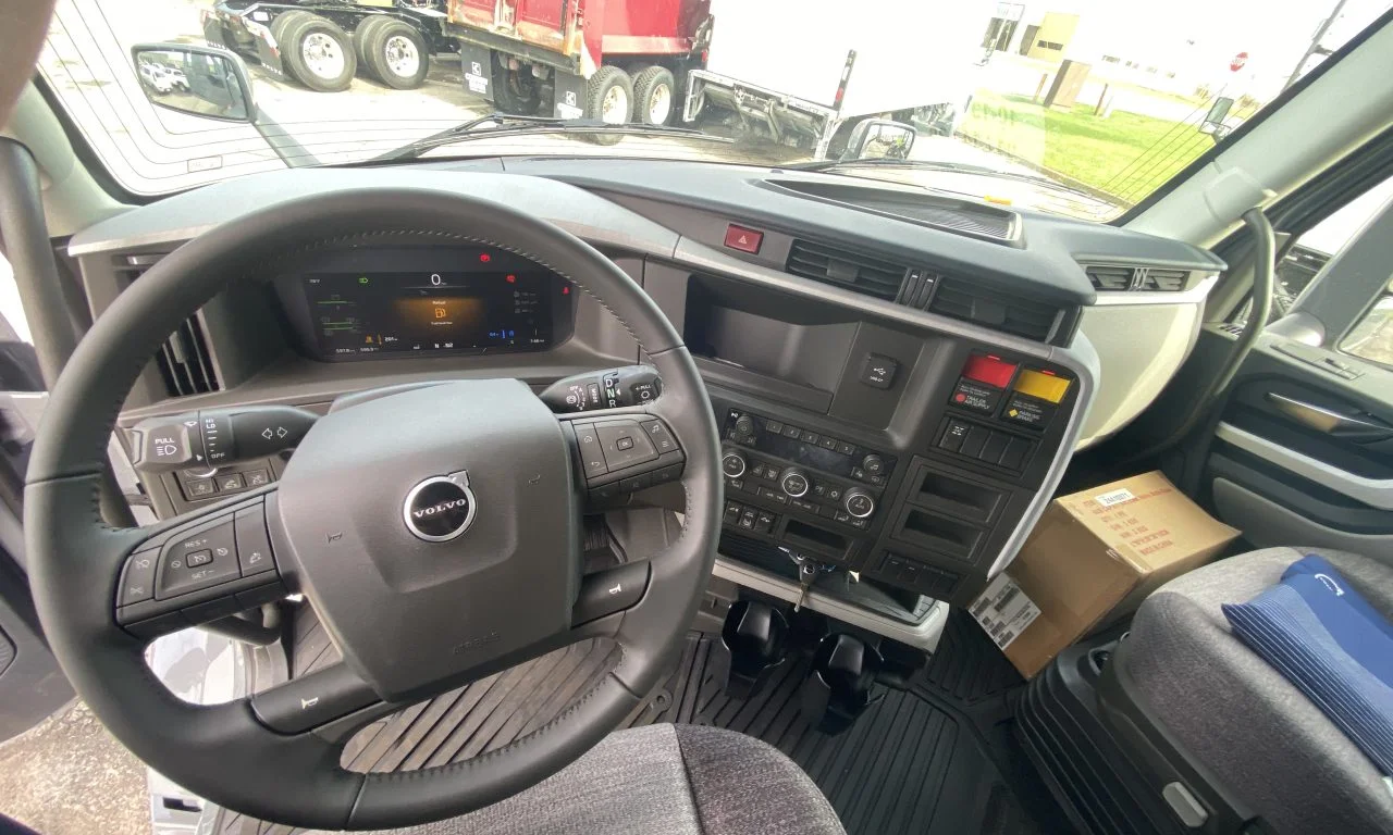 2025 Volvo VNL 860 in Syracuse, NY — photo 6