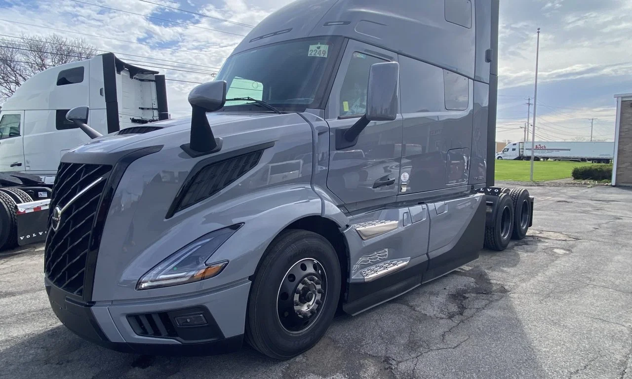 2025 Volvo VNL 860 in Syracuse, NY