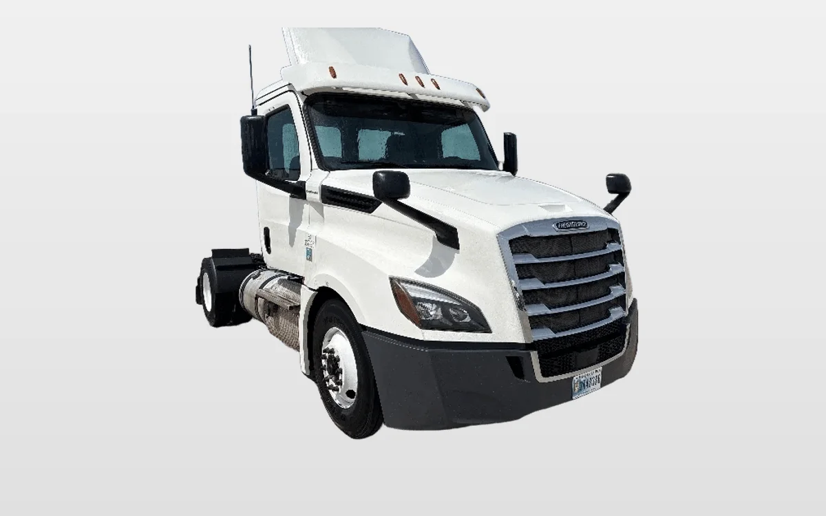 2020 Freightliner Cascadia - image 1