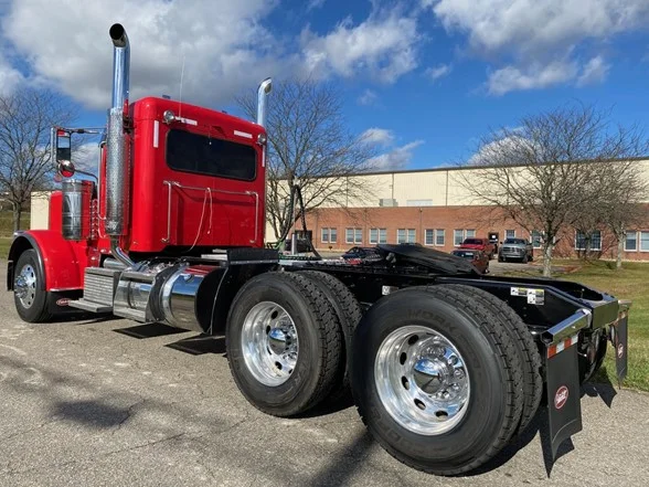 2023 Peterbilt 389 - image 7