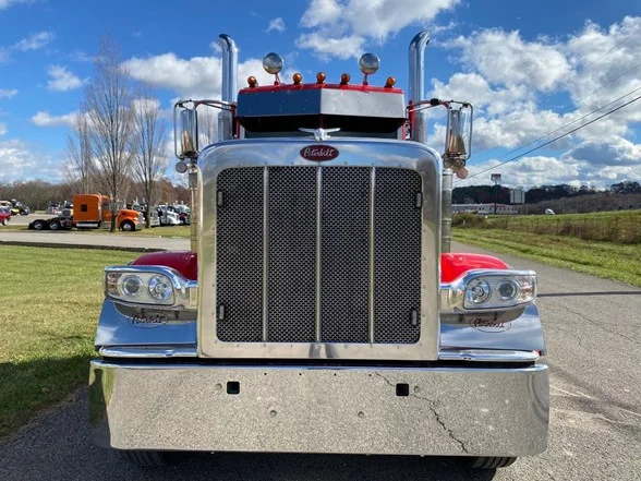 2023 Peterbilt 389 - image 3