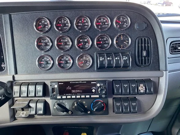 2023 Peterbilt 389 - image 12