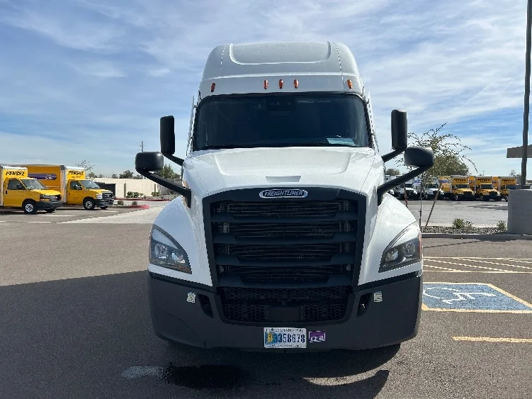 2023 Freightliner Cascadia - image 2