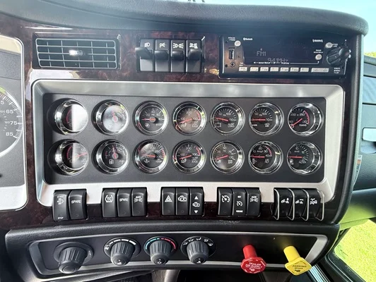 2027 Kenworth W900 in Springfield, MO — photo 20