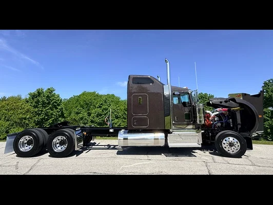 2027 Kenworth W900 in Springfield, MO — photo 9