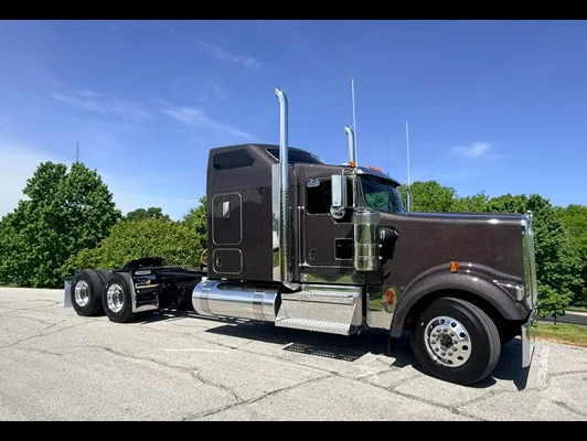 2027 Kenworth W900 in Springfield, MO