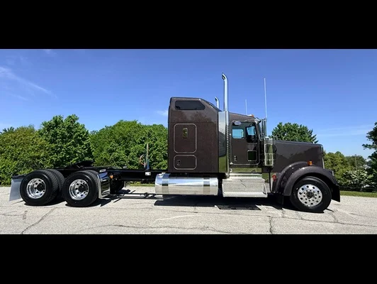 2027 Kenworth W900 in Springfield, MO — photo 11