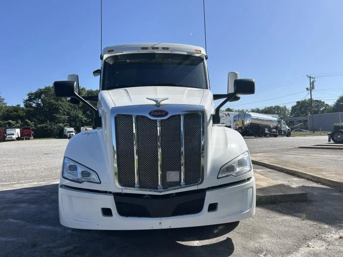 2022 Peterbilt 579 — photo 9