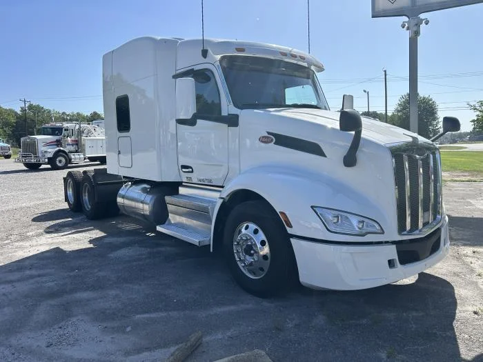 2022 Peterbilt 579 — photo 8
