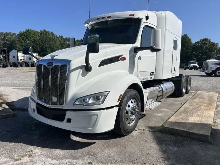 2022 Peterbilt 579 — photo 2