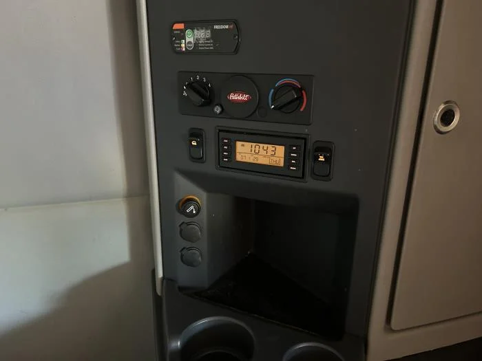 2022 Peterbilt 579 — photo 21