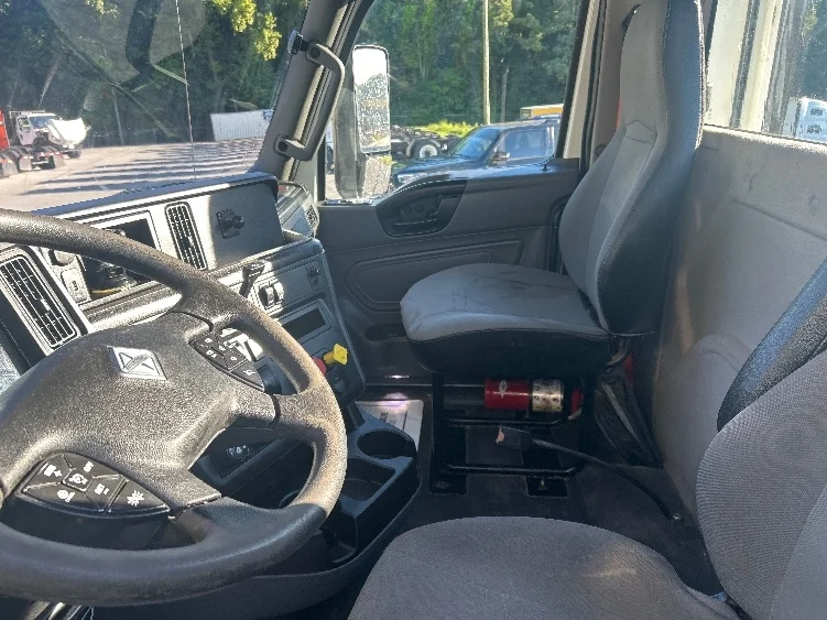 2019 International LT - image 10