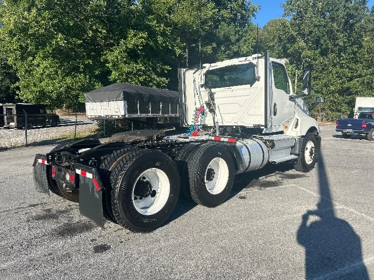 2019 International LT - image 7