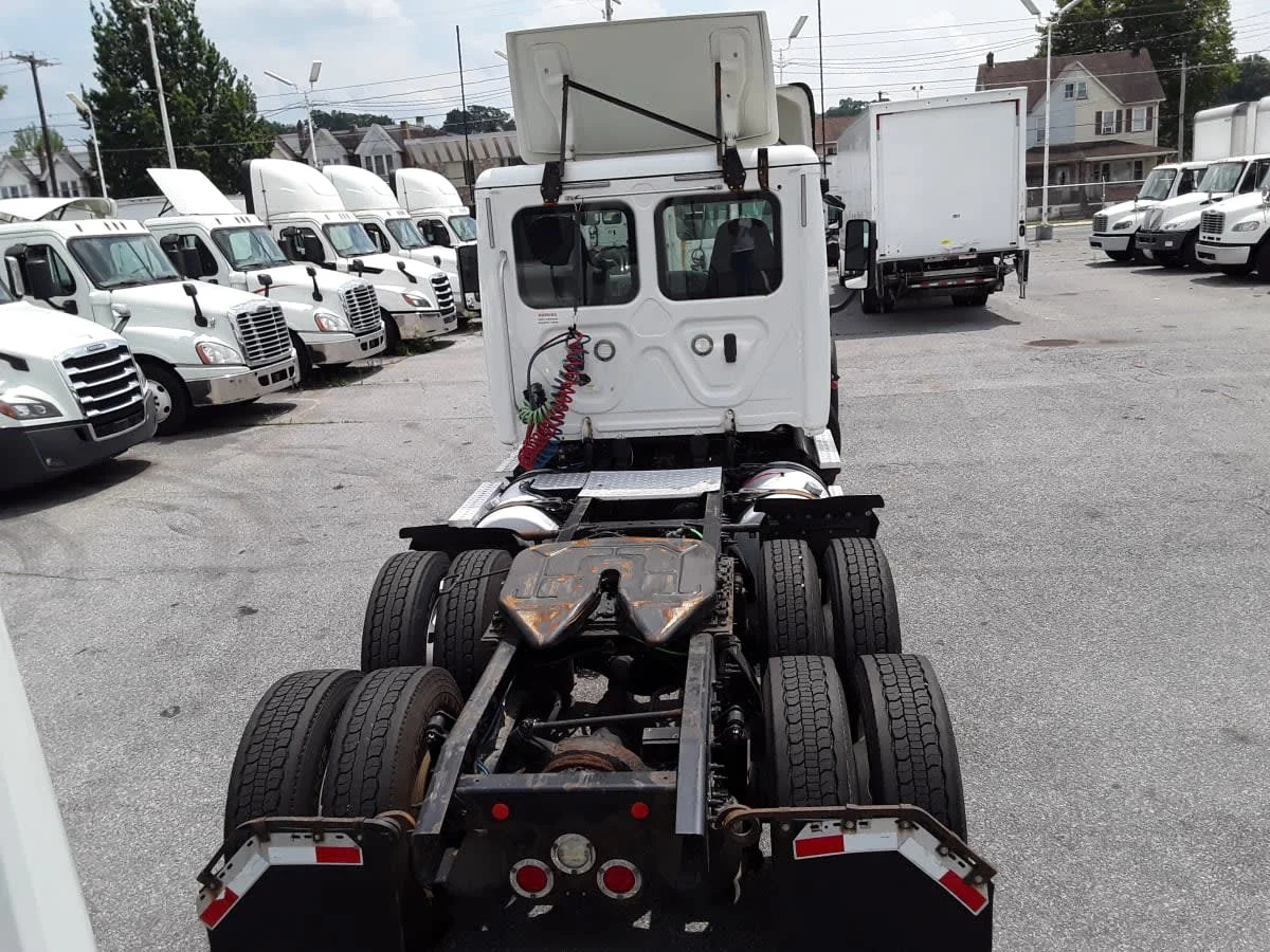 2018 Freightliner Cascadia - image 5