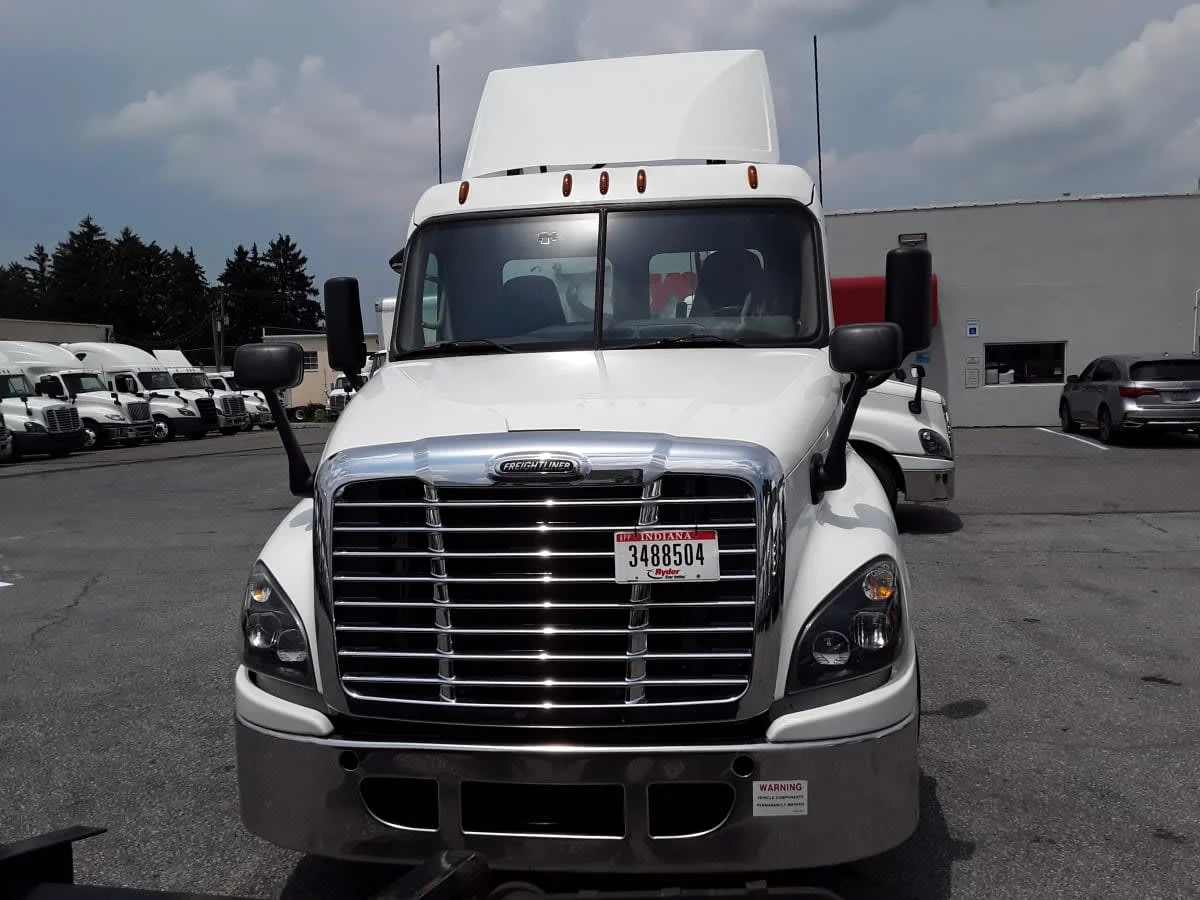2018 Freightliner Cascadia - image 2