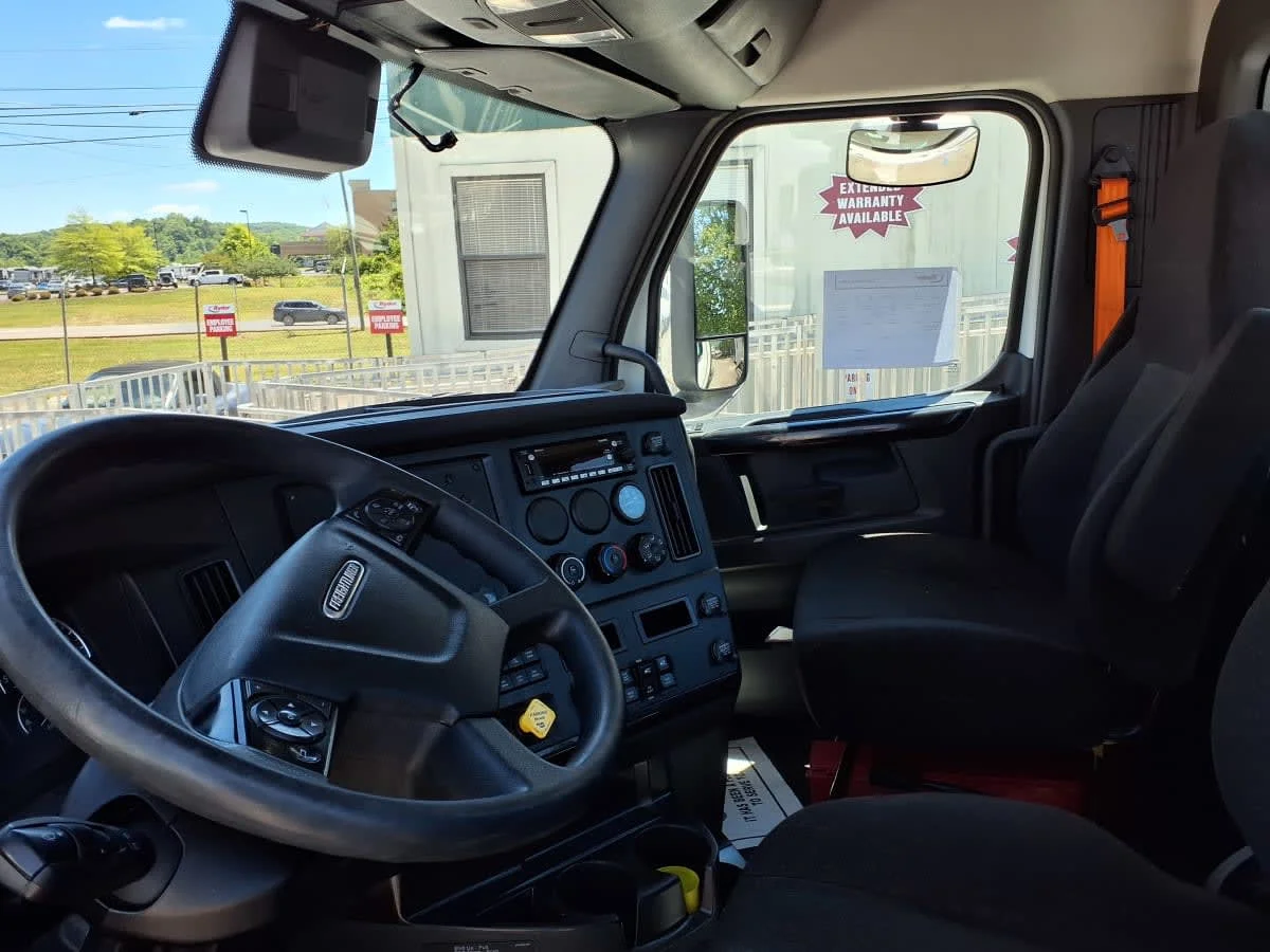 2023 Freightliner Cascadia in Knoxville, TN — photo 7