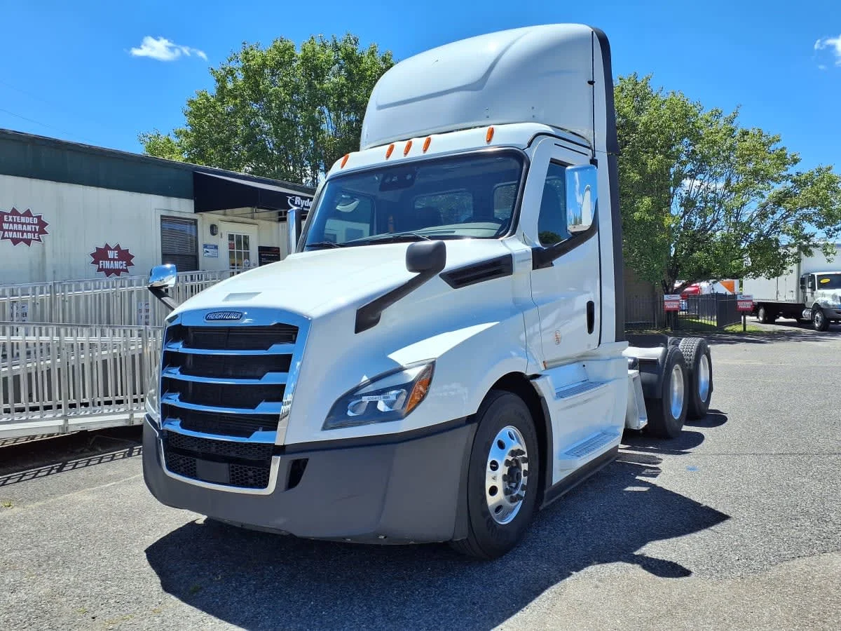 2023 Freightliner Cascadia in Knoxville, TN