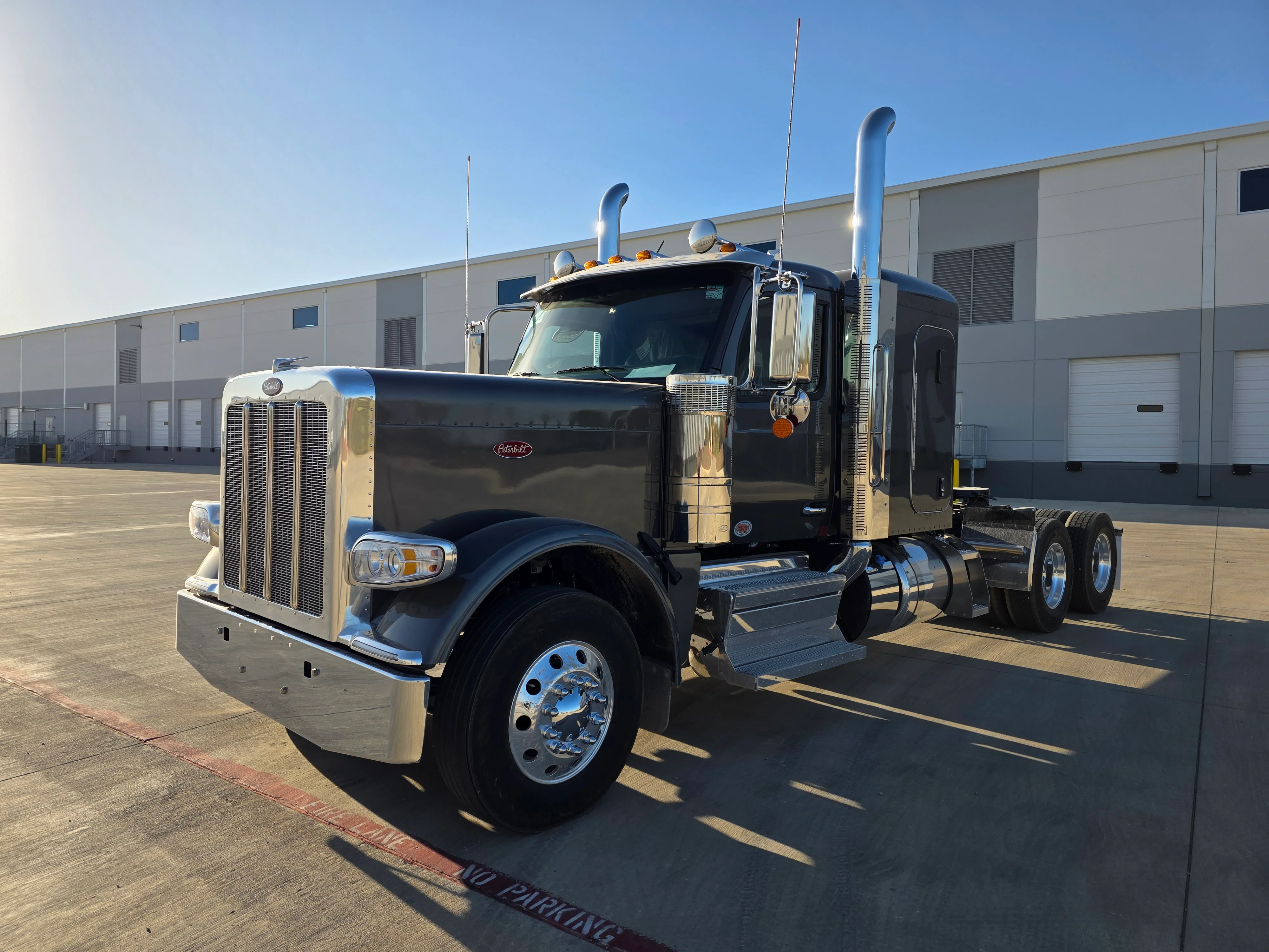 2027 Peterbilt 589 in Louisville, KY