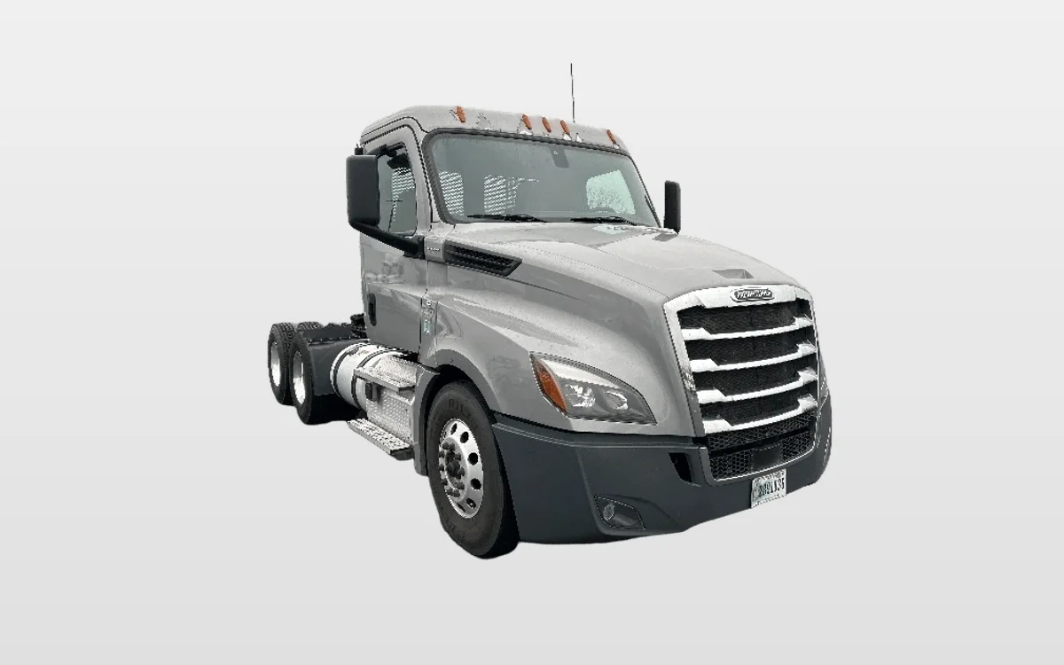 2020 Freightliner Cascadia - image 1