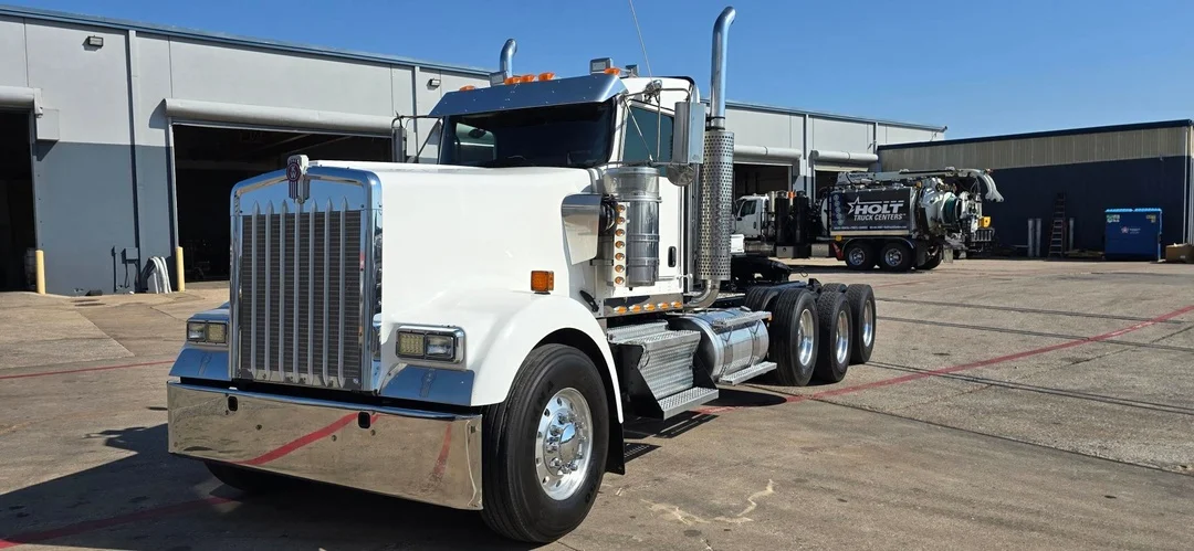 2017 Kenworth W900 in Irving, TX — photo 2