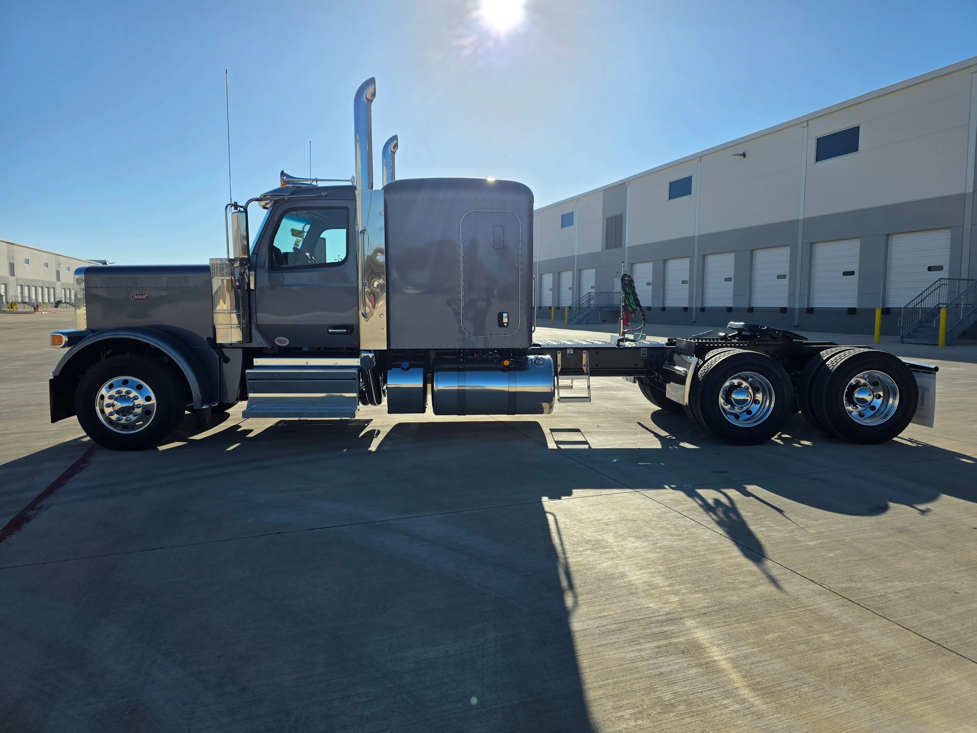 2027 Peterbilt 589 in Dayton, OH — photo 2