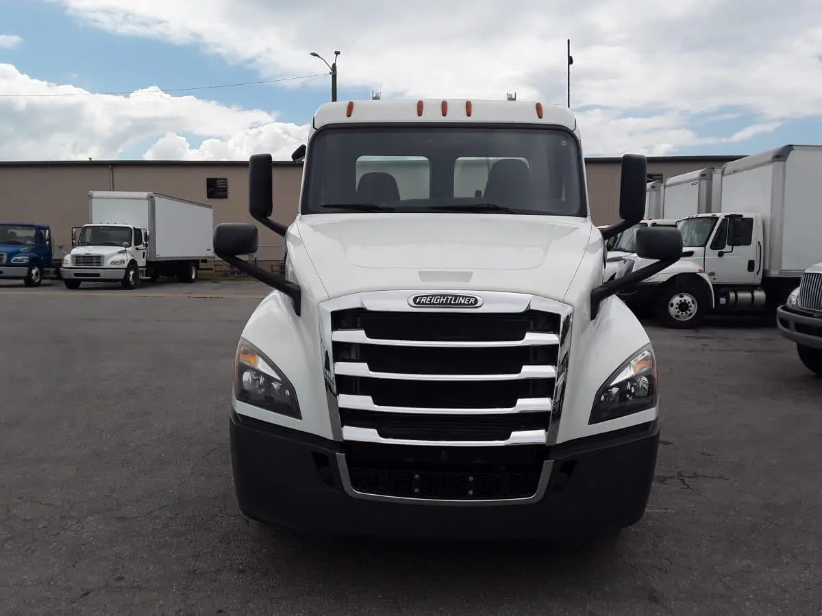 2020 Freightliner Cascadia in La Vergne, TN — photo 2