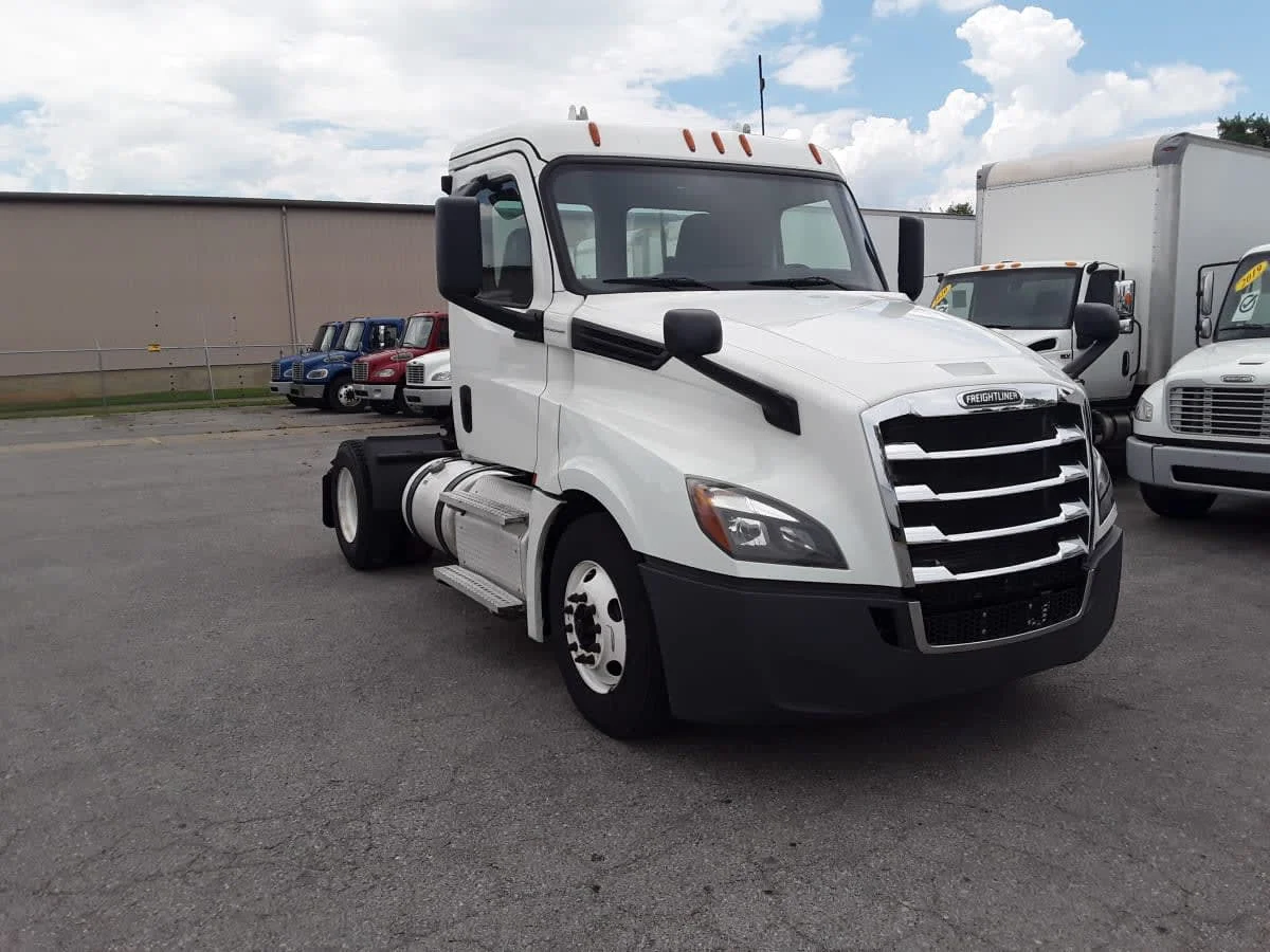 2020 Freightliner Cascadia in La Vergne, TN — photo 3