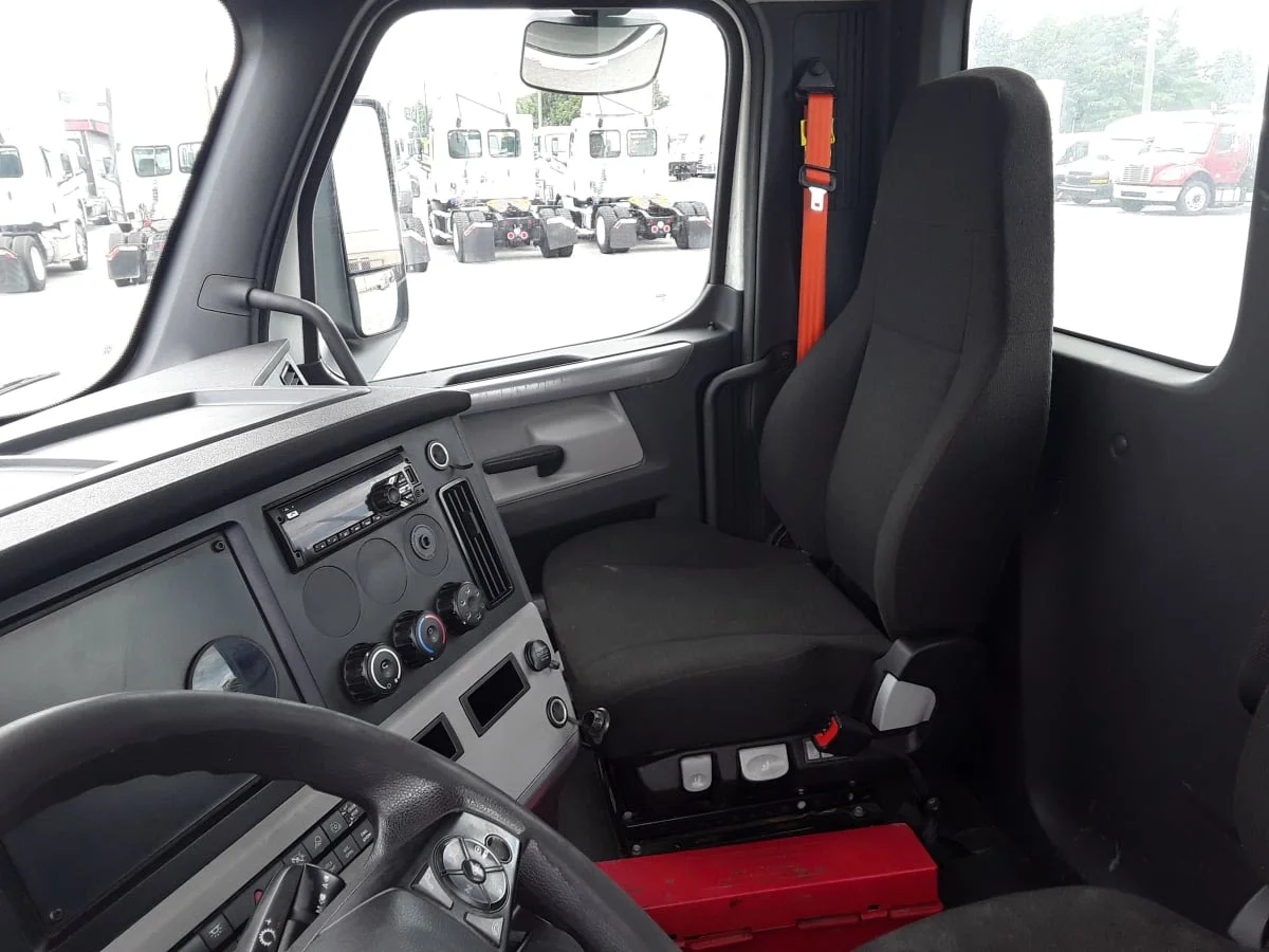 2020 Freightliner Cascadia in La Vergne, TN — photo 7