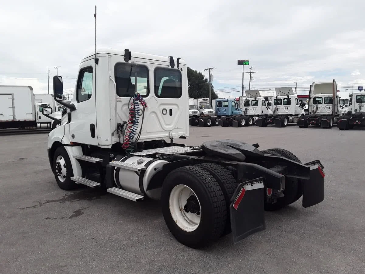 2020 Freightliner Cascadia in La Vergne, TN — photo 6