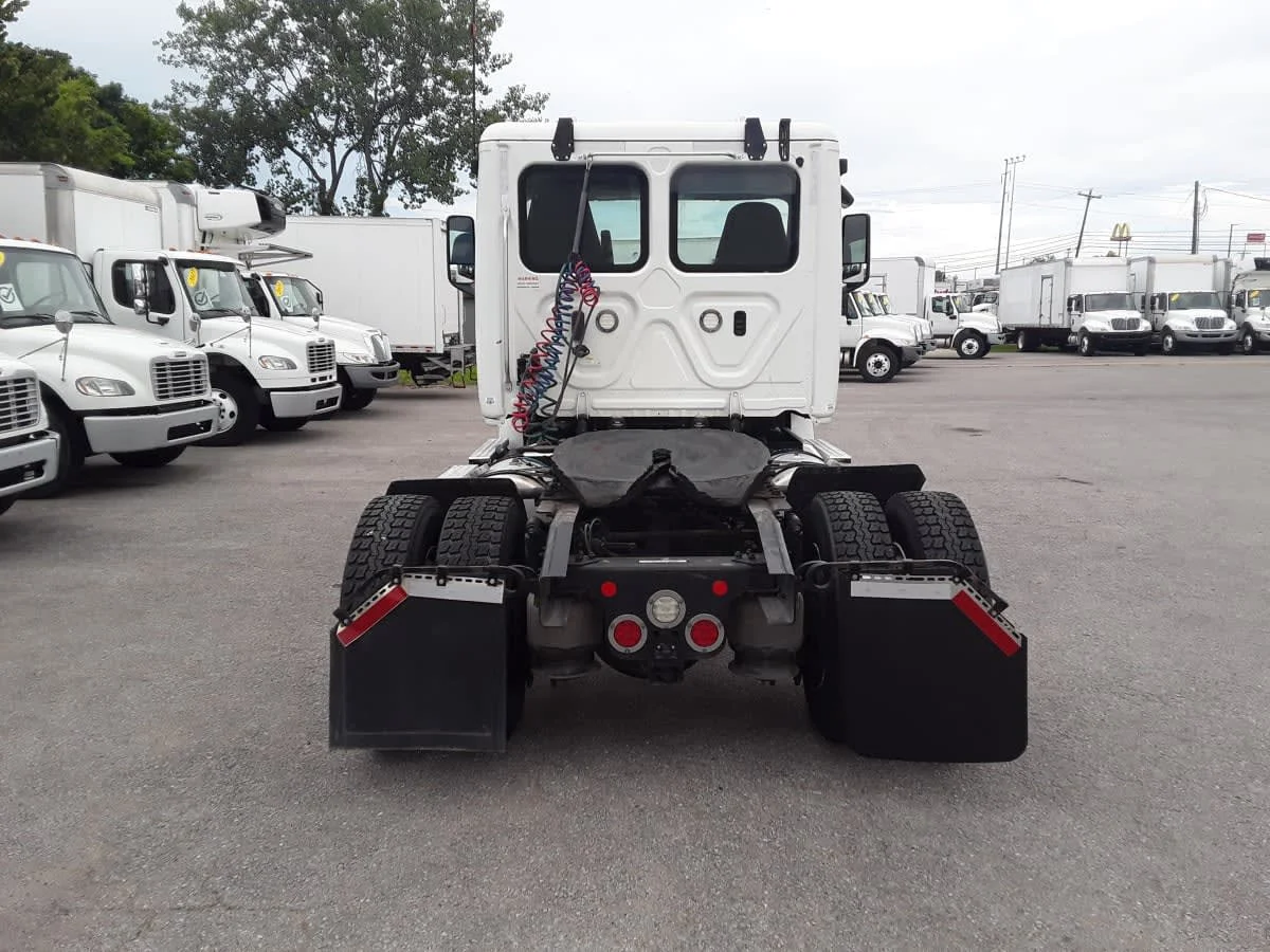 2020 Freightliner Cascadia in La Vergne, TN — photo 5