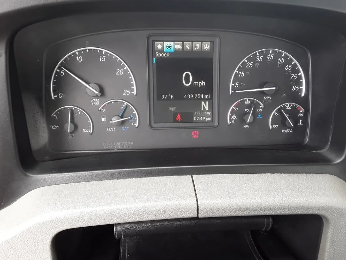 2020 Freightliner Cascadia in La Vergne, TN — photo 12