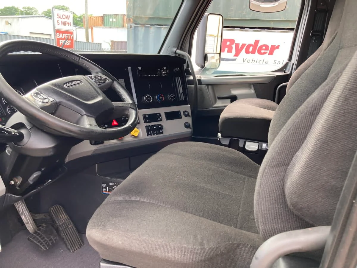 2021 Freightliner Cascadia in Springfield, MA — photo 11