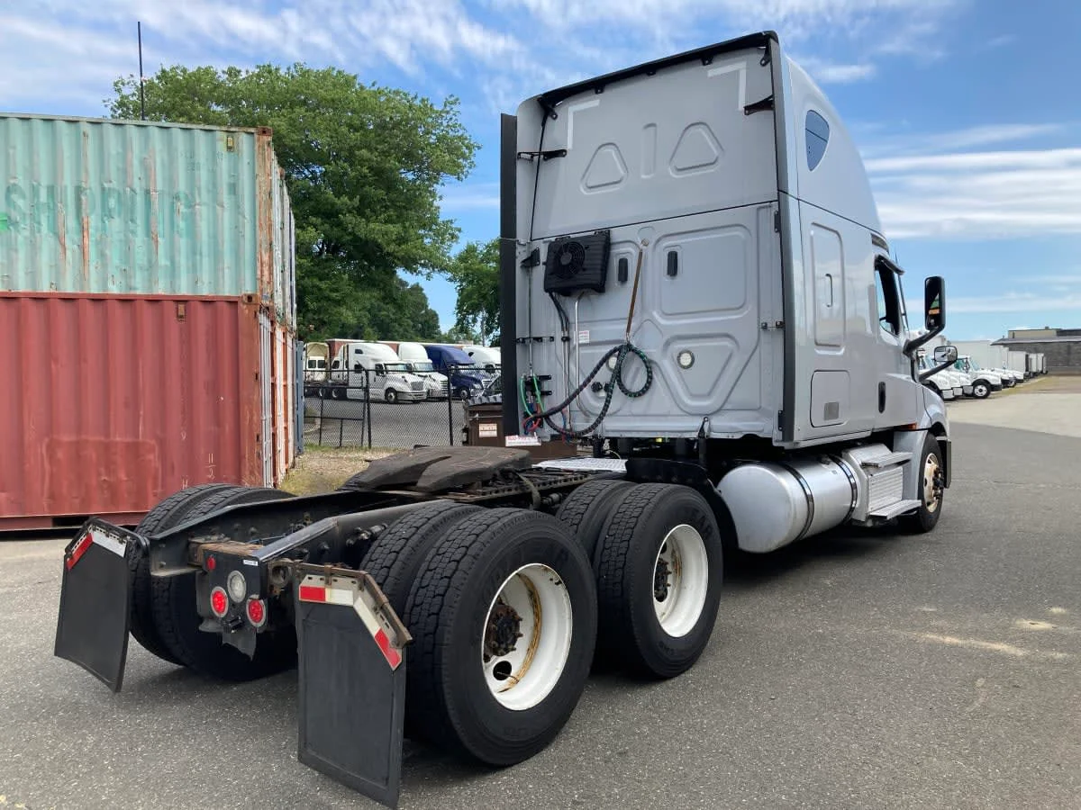 2021 Freightliner Cascadia in Springfield, MA — photo 4