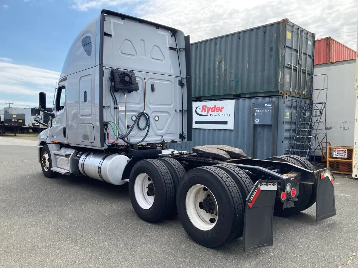 2021 Freightliner Cascadia in Springfield, MA — photo 6