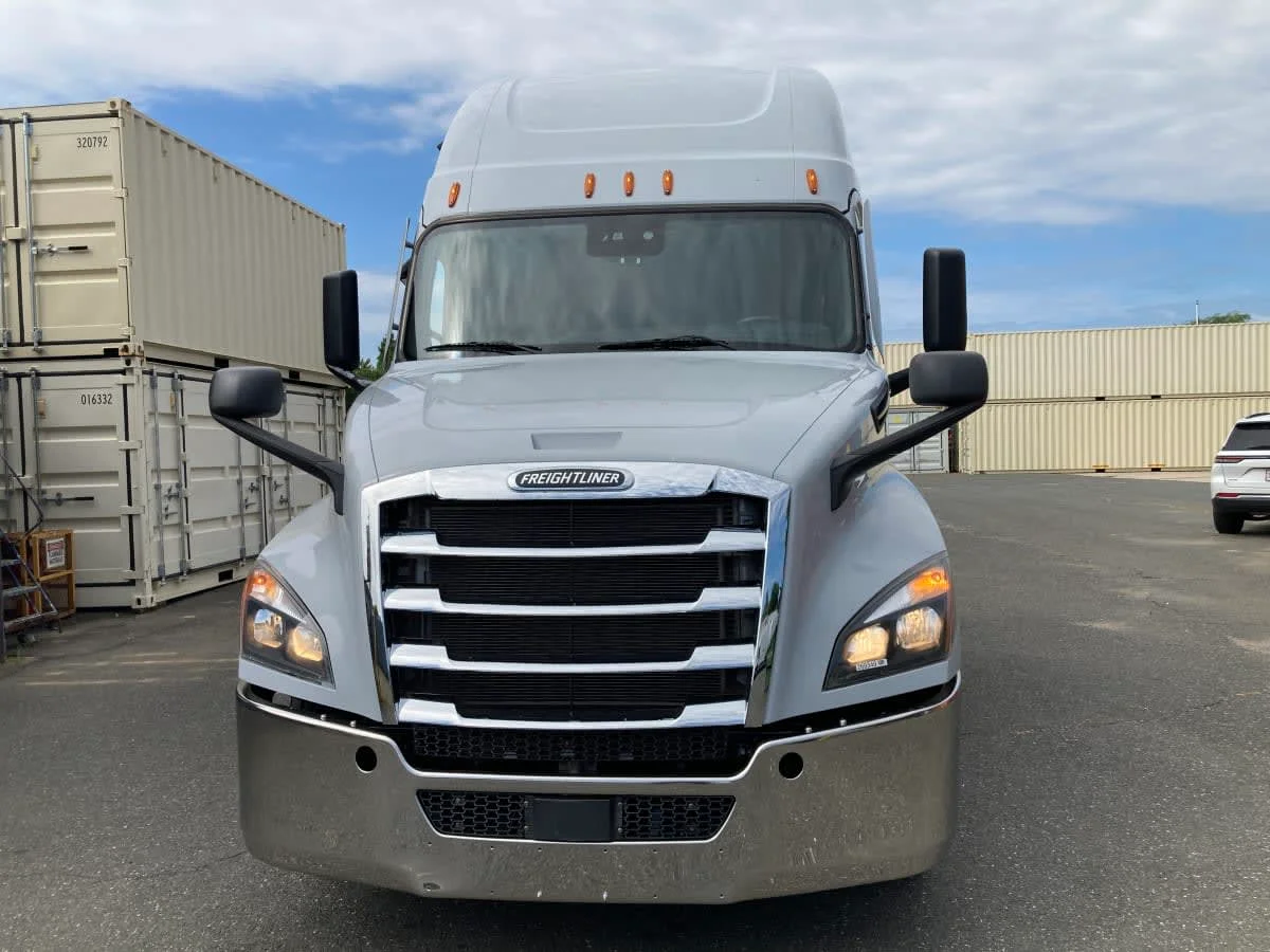 2021 Freightliner Cascadia in Springfield, MA — photo 2
