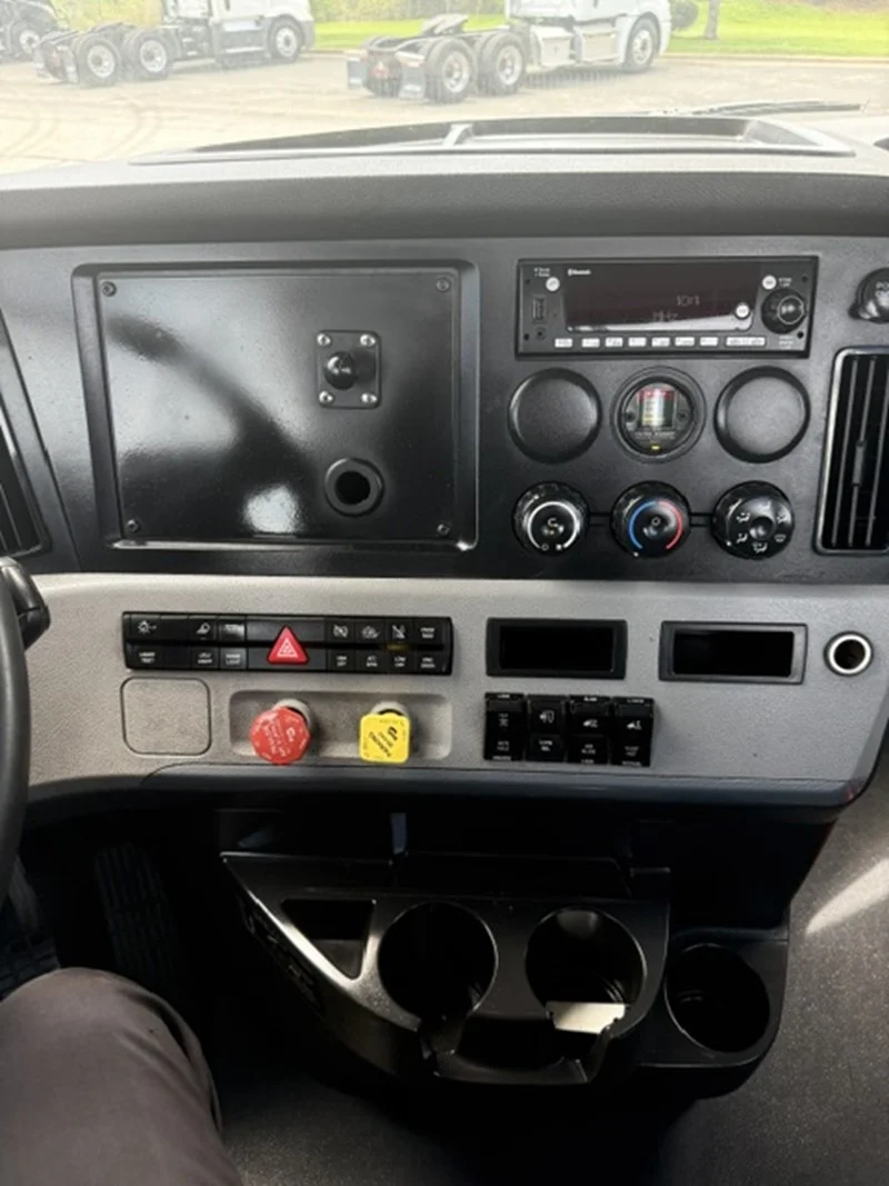 2022 Freightliner — photo 5