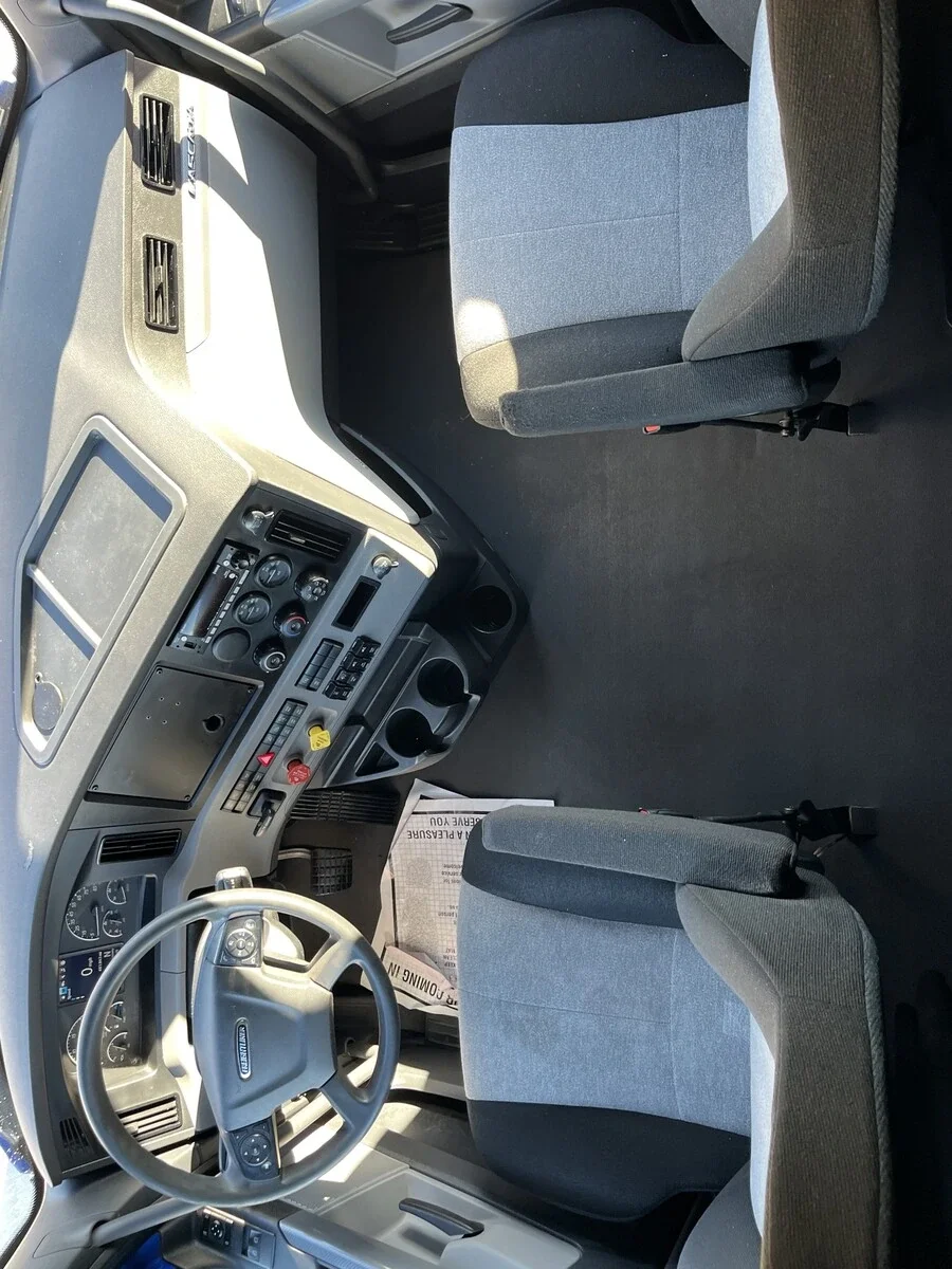 2022 Freightliner Cascadia - image 33