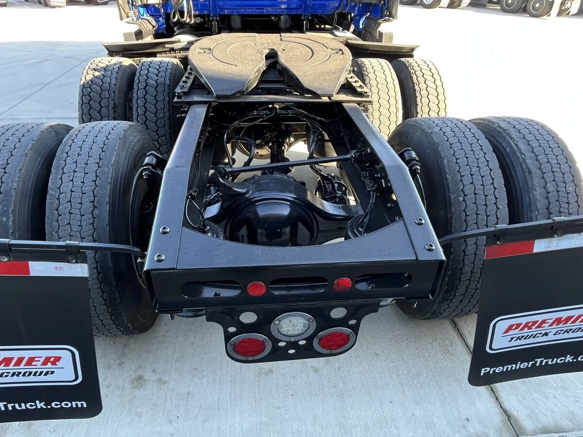 2022 Freightliner Cascadia - image 10