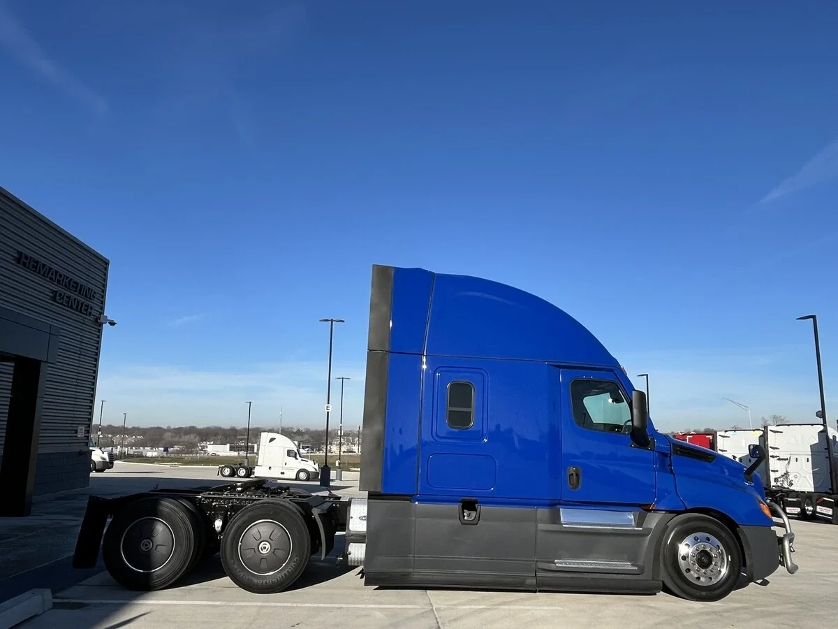 2022 Freightliner Cascadia - image 15