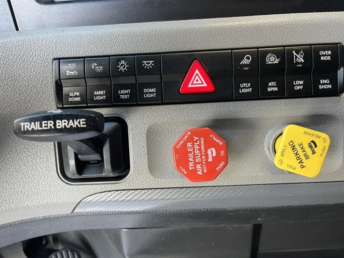 2022 Freightliner Cascadia - image 5