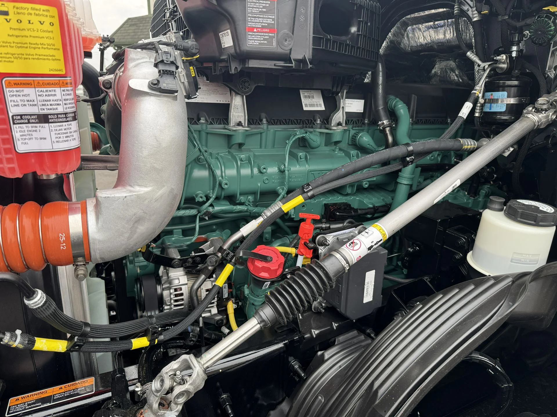 2027 Volvo VNL 860 - image 18