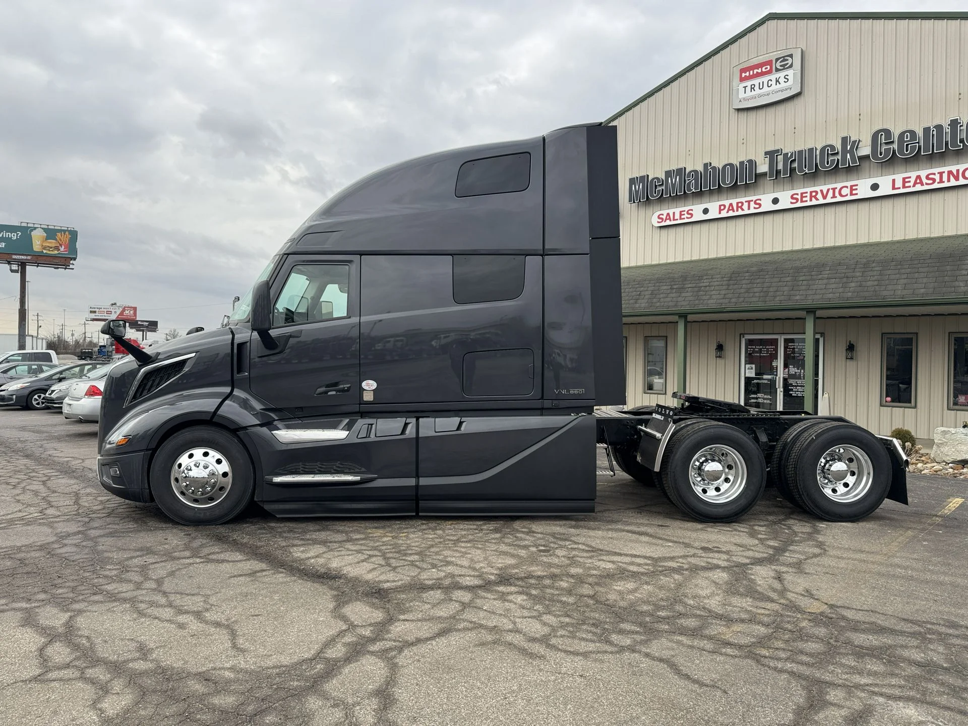 2027 Volvo VNL 860 - image 2