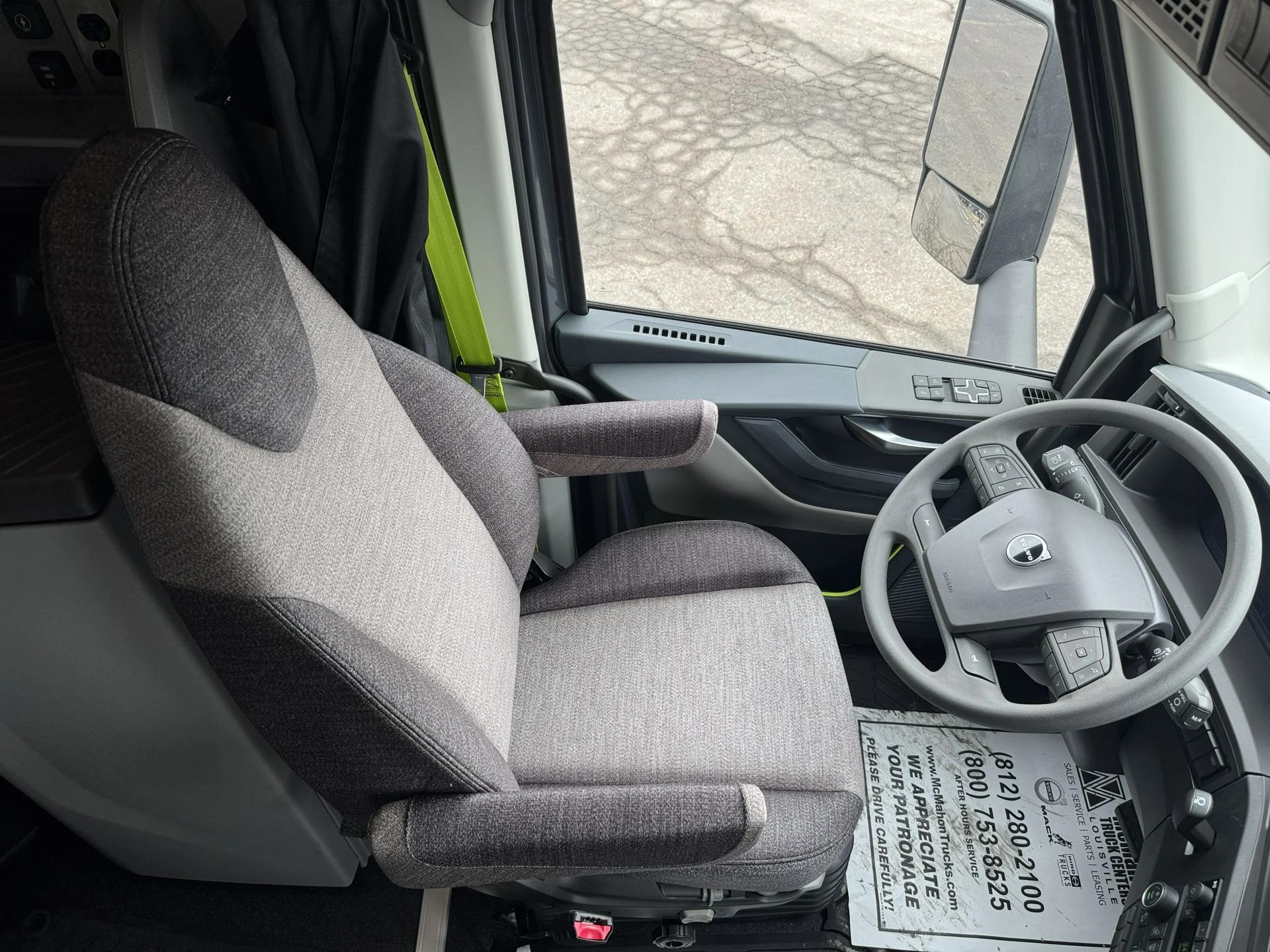 2027 Volvo VNL 860 - image 16